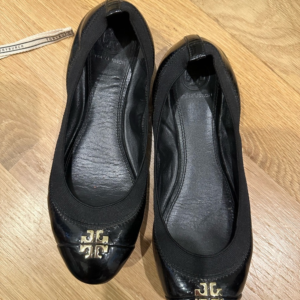 Tory Burch size 7w Black and Gold Leather Flats - Picture 6 of 8